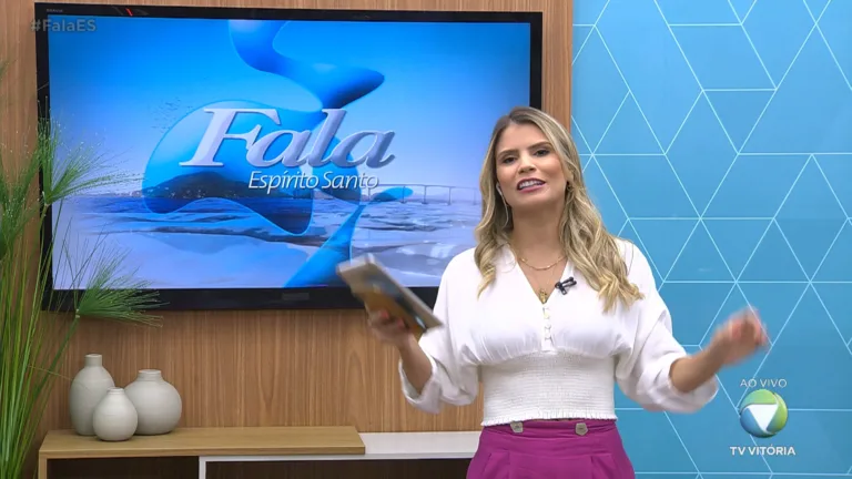 Atriz Christiana Oliveira lança livro no ES