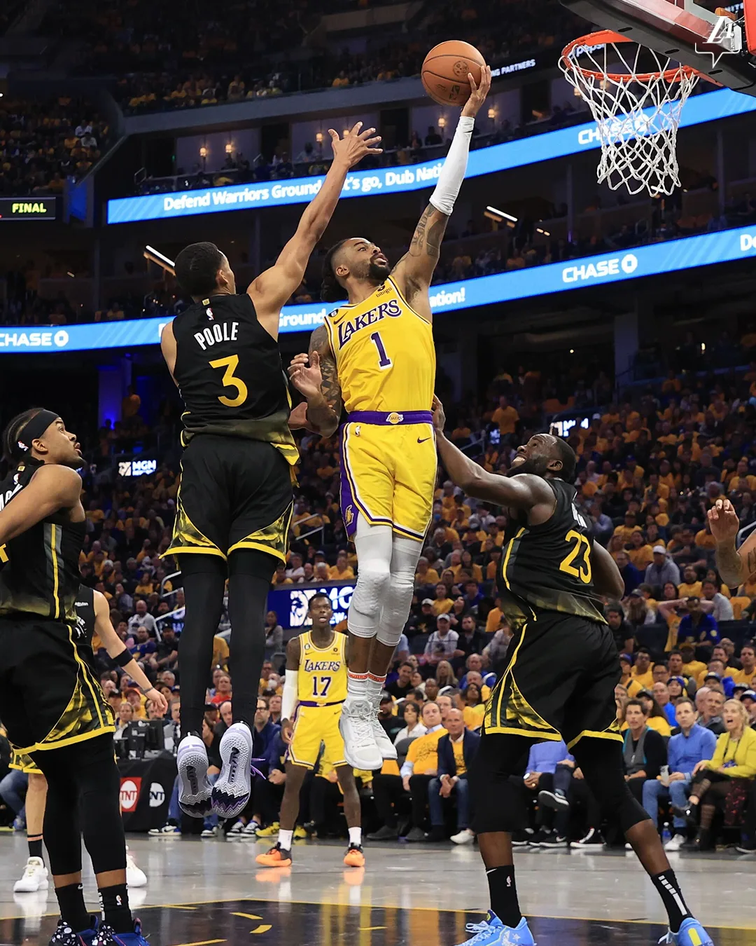 Lakers superam Warriors fora e abrem vantagem nos playoffs da NBA; Knicks batem Heat