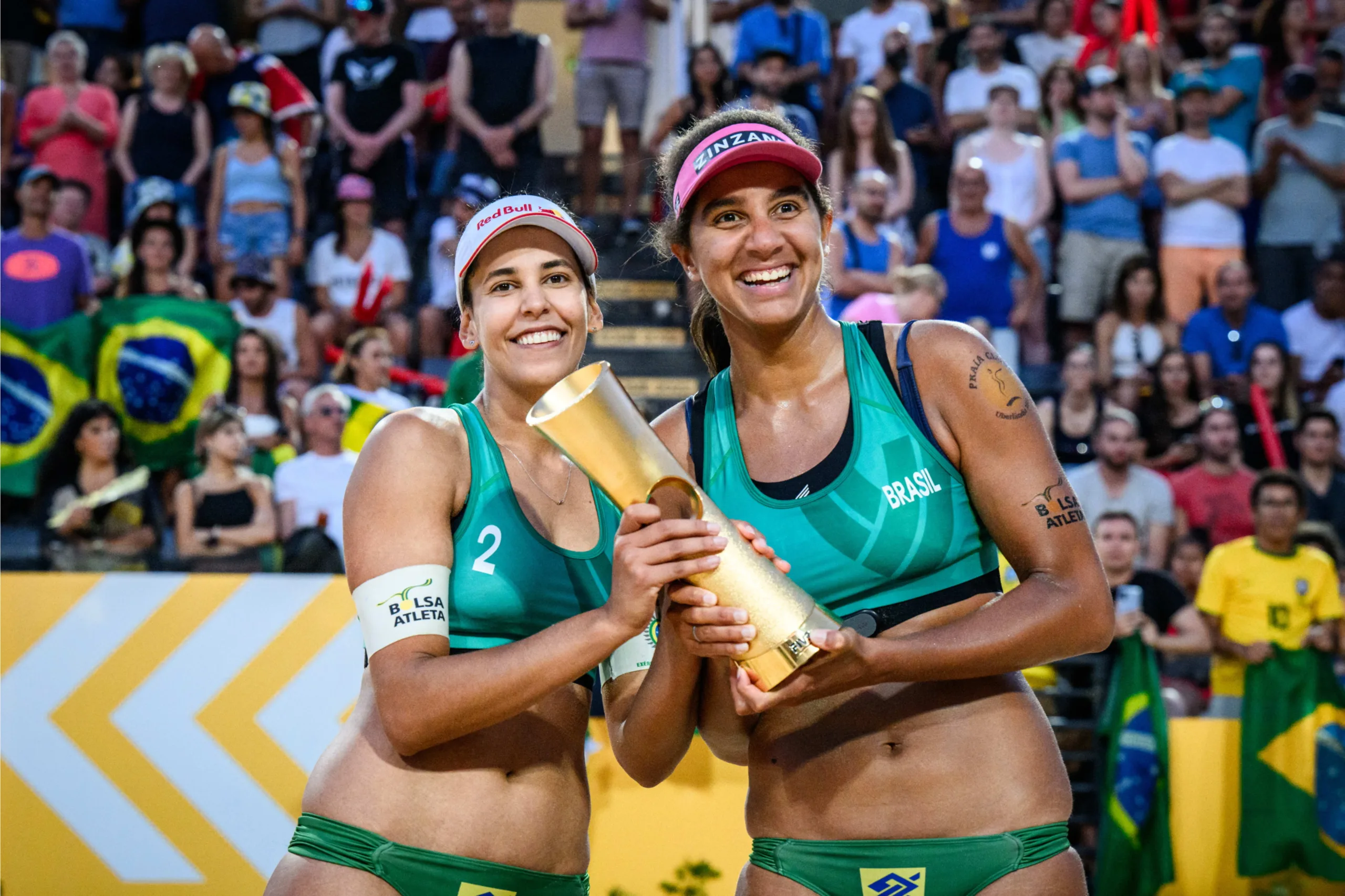 Duda e Ana Patrícia vencem mundial de vôlei de praia; André e George conquistam o bronze