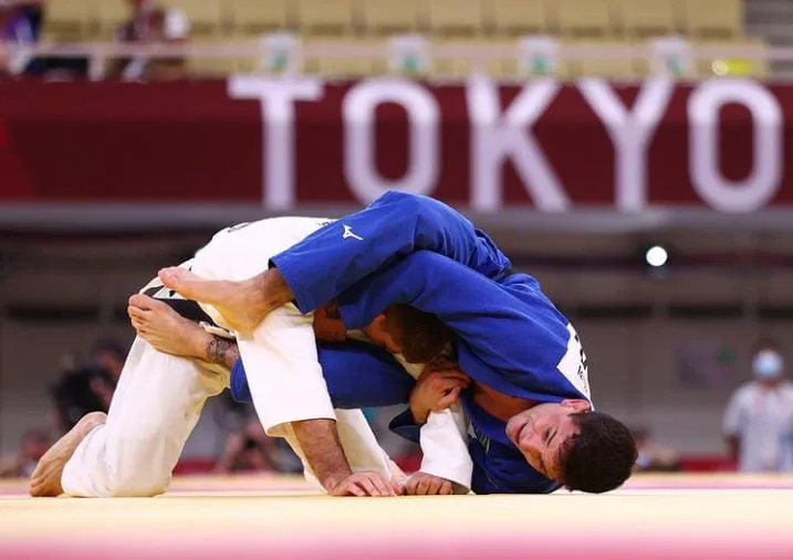 Com um wazari, Daniel Cargnin conquista medalha de bronze no judô para o Brasil