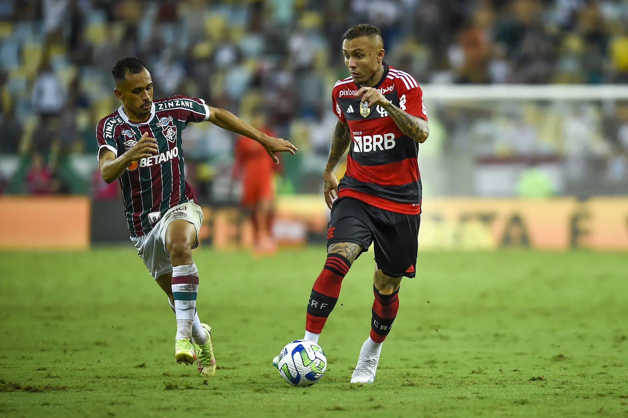 Fluminense e Flamengo empatam em clássico tenso com dois gols anulados