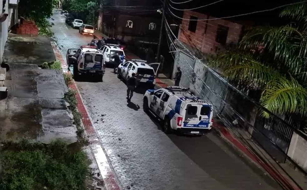 Homem abandona explosivo ao ser perseguido pela PM na Serra