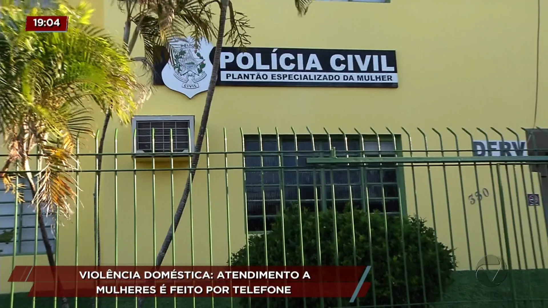 Violência doméstica: atendimento a mulheres é feito  por telefone