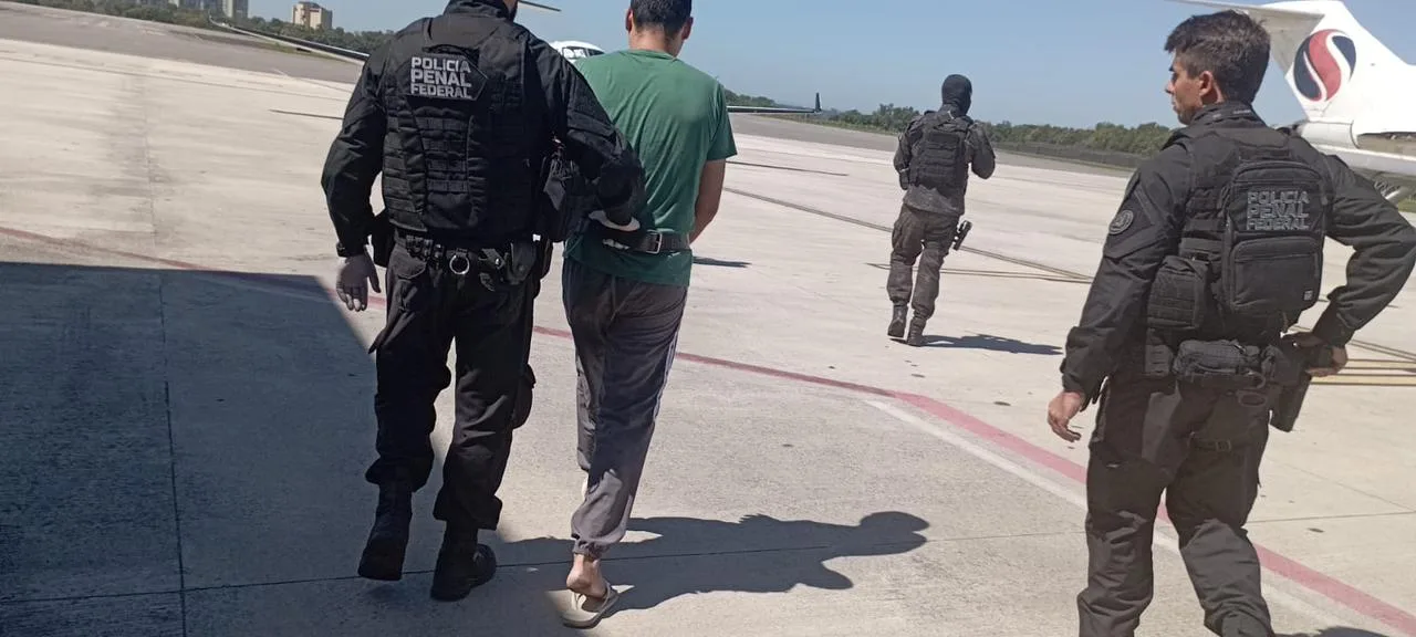 VÍDEO | Marujo é transferido do ES para presídio federal no Paraná