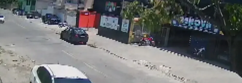 Vídeo mostra momento em que suspeitos fogem após matar jovem em oficina de Vila Velha