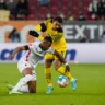 Dortmund deixa Augsburg empatar e vê Bayern disparar na liderança do Alemão