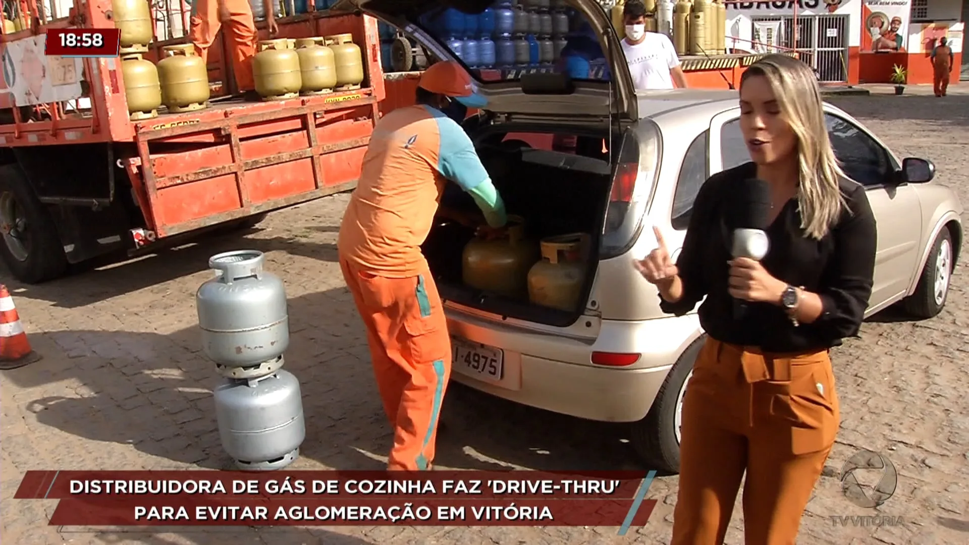 Distribuidora de gás de cozinha faz 'Drive-thru' para evitar aglomeração em Vitória