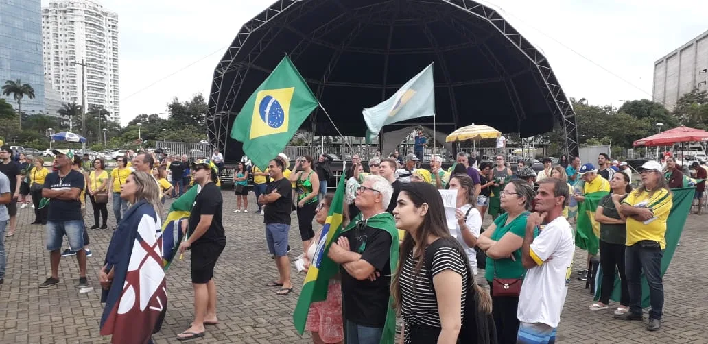 Grupo realiza manifestação a favor da prisão em segunda instância em Vitória e Vila Velha