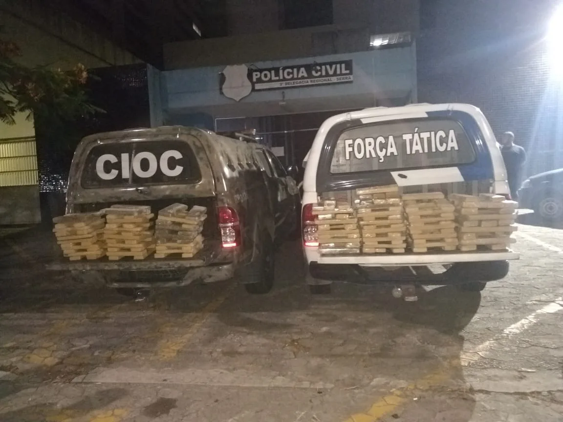 Policia apreende 159 tabletes de maconha em área de mata na Serra