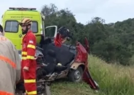 Acidente entre ônibus e veículo de passeio deixa um morto e vários feridos na BR-101