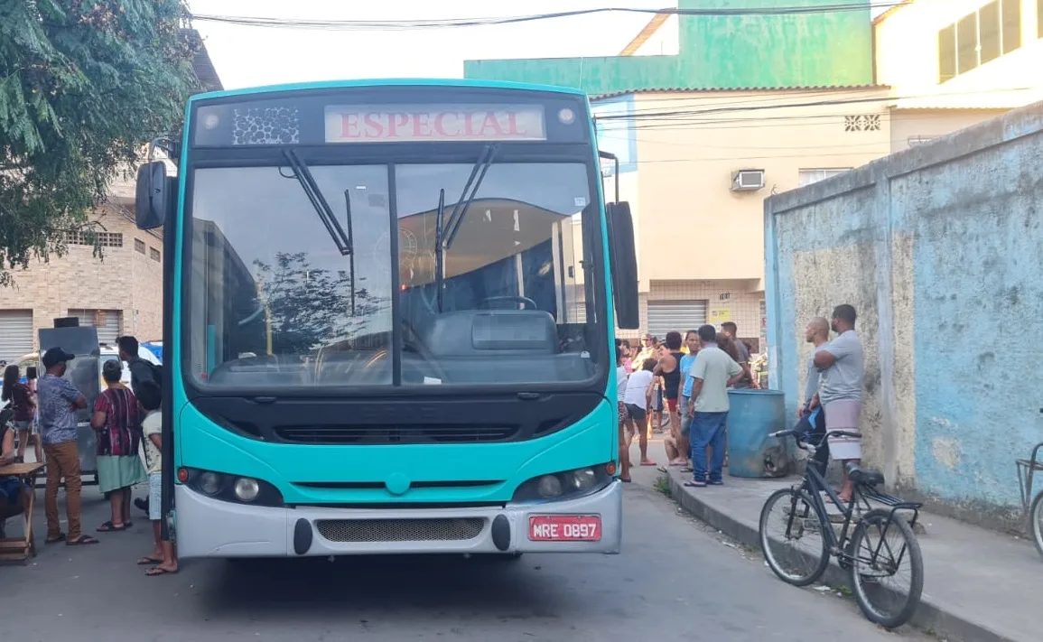 Jovem se assusta com ônibus, cai, bate a cabeça e morre em Cariacica