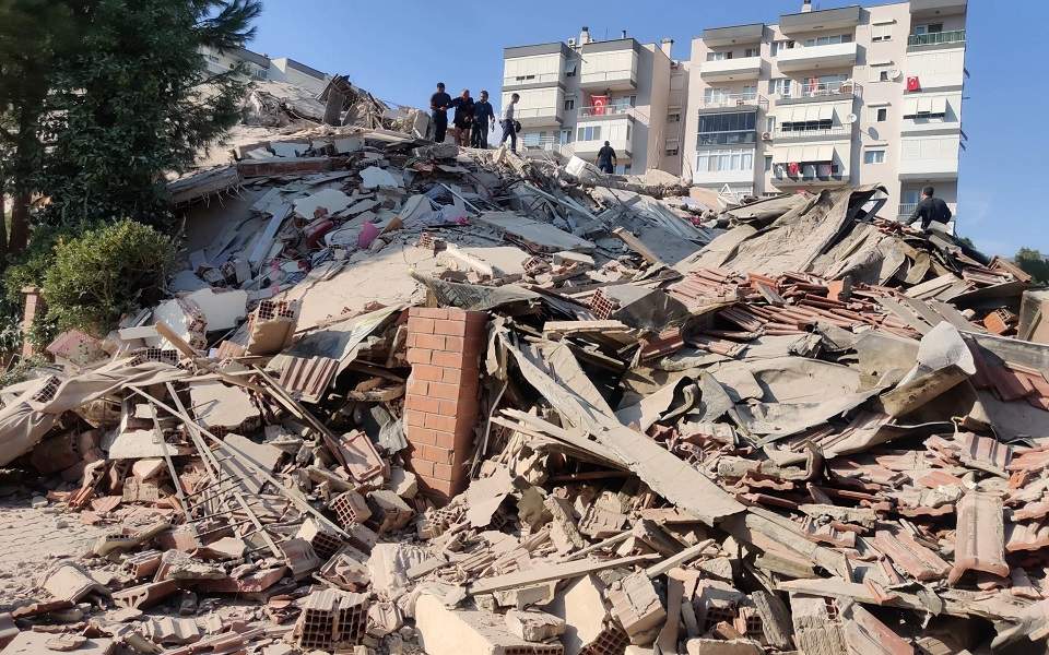 Terremoto na Turquia derruba prédios e deixa ao menos 4 mortos e 120 feridos