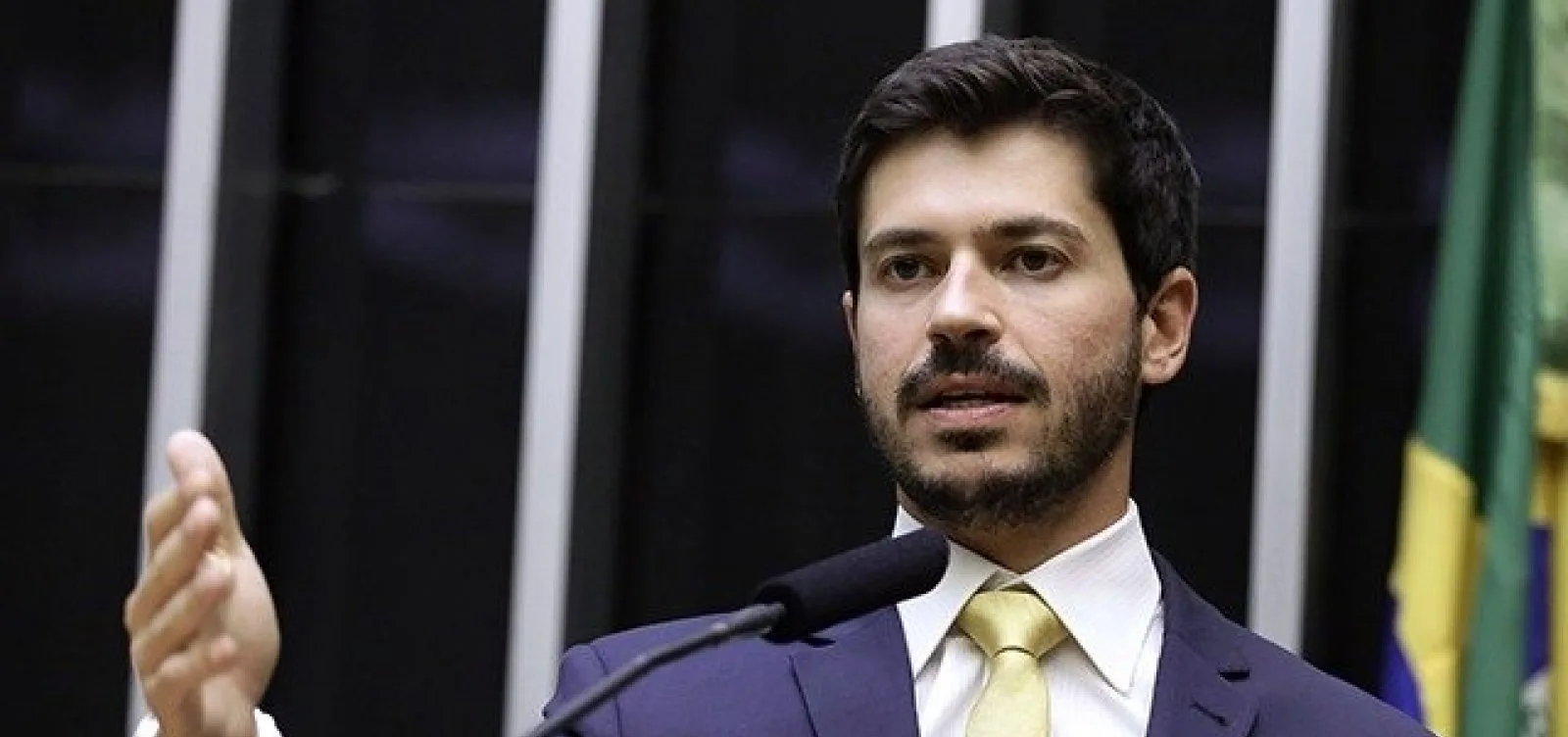 PSL acatou abertura de processos que podem expulsar 20 filiados, diz Bozzella