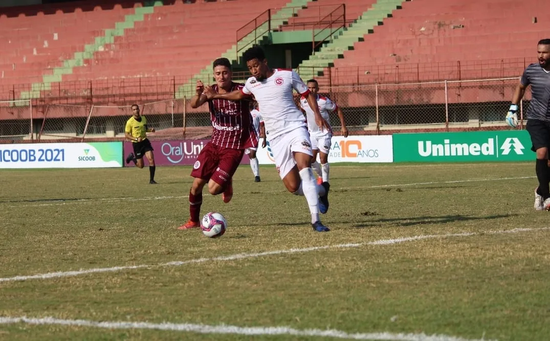 Desportiva Ferroviária e Capixaba empatam sem gols no Engenheiro Araripe pela Copa ES