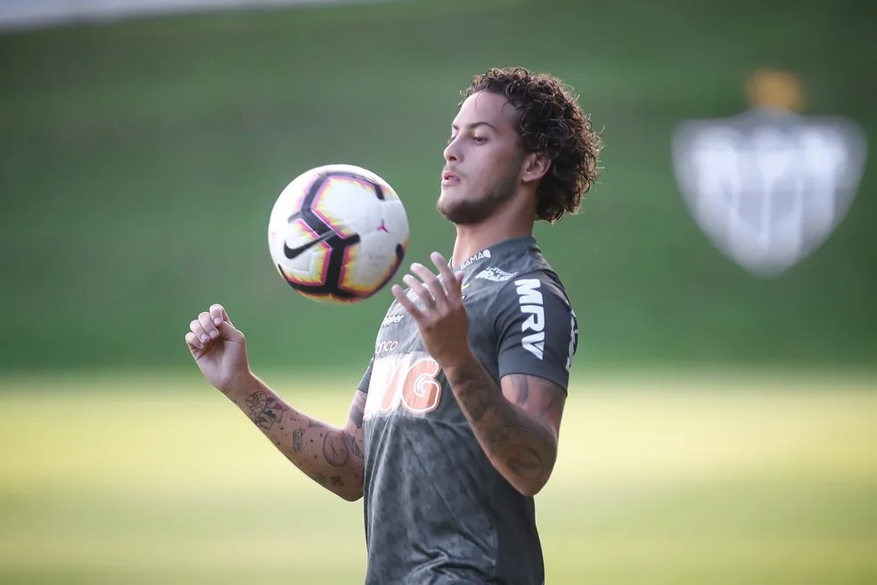 Guga fica fora de mais um treino do Atlético-MG e não deve enfrentar o Goiás