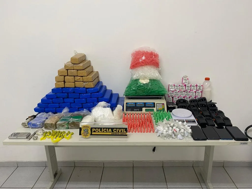 Polícia apreende 31 kg de drogas e desmonta fábrica de entorpecente em morros de Vitória