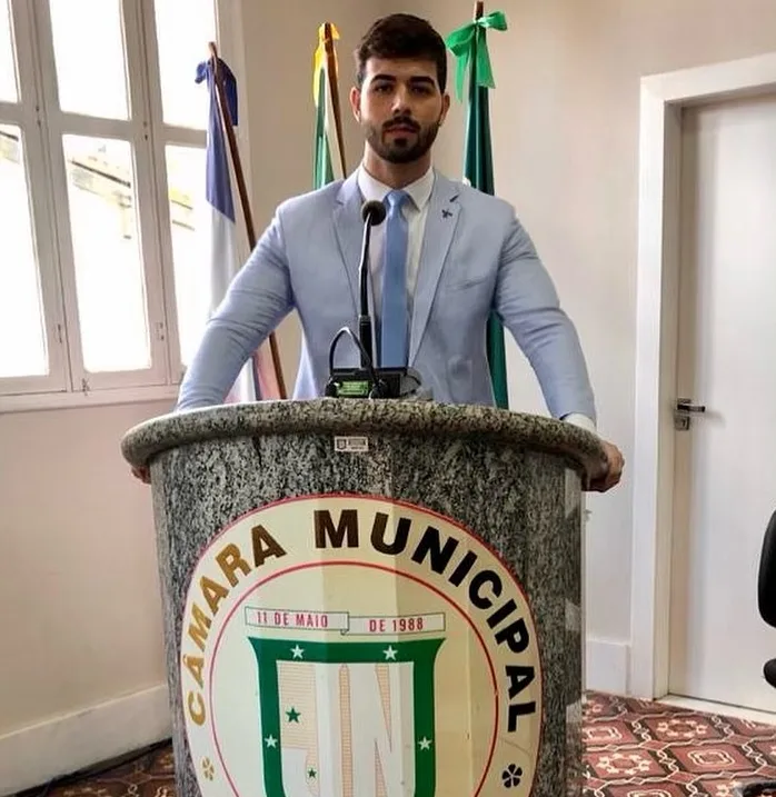 VÍDEO | Vereador de João Neiva tem mandato cassado em sessão com confusão