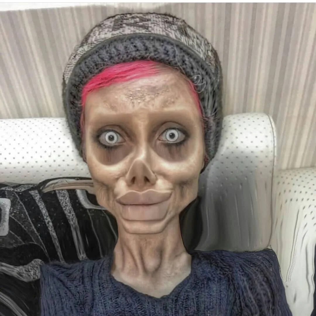 Influencer conhecida como "Angelina Jolie zumbi" é presa