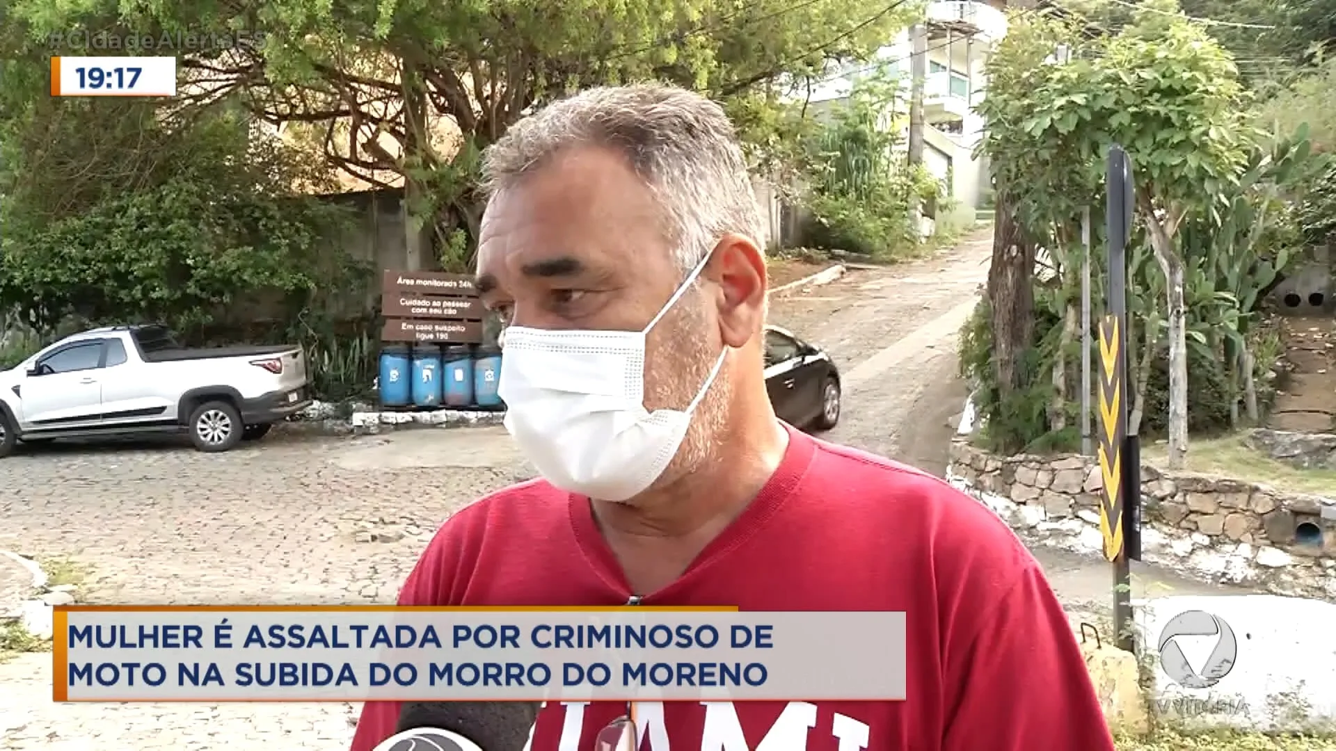 Mulher é roubada por bandido de moto no Morro do Moreno