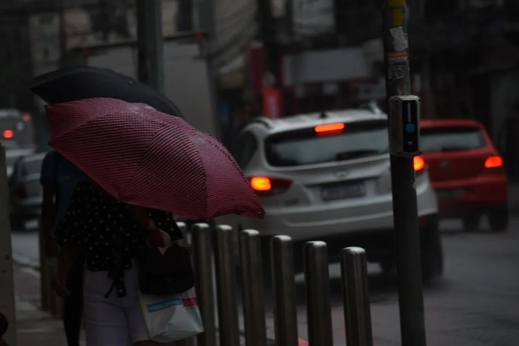 Inmet emite alerta amarelo de tempestade para todos os municípios do ES