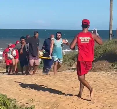 Pescadores são resgatados no litoral de Guriri após passarem 14 dias à deriva em alto-mar