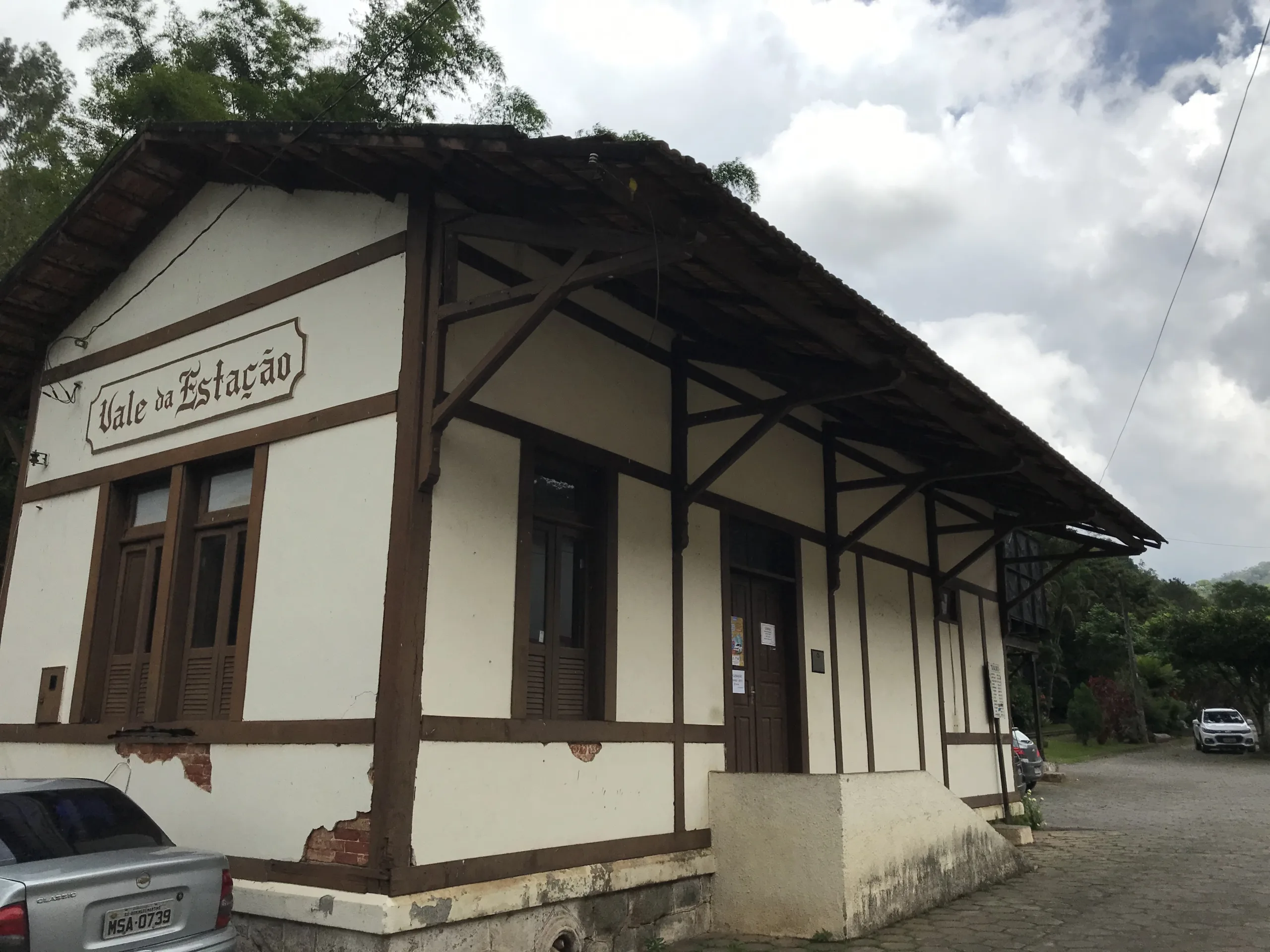 Abaixo-assinado pede socorro para sítio ferroviário de 1900 em Domingos Martins