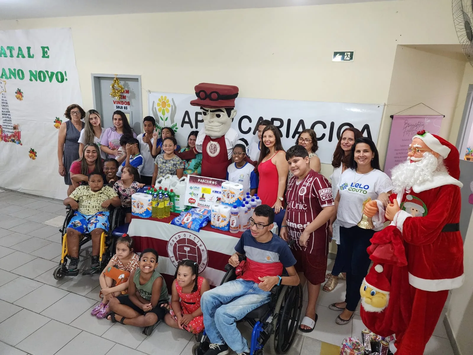 Maquinista Grená faz a alegria das crianças na Apae de Cariacica