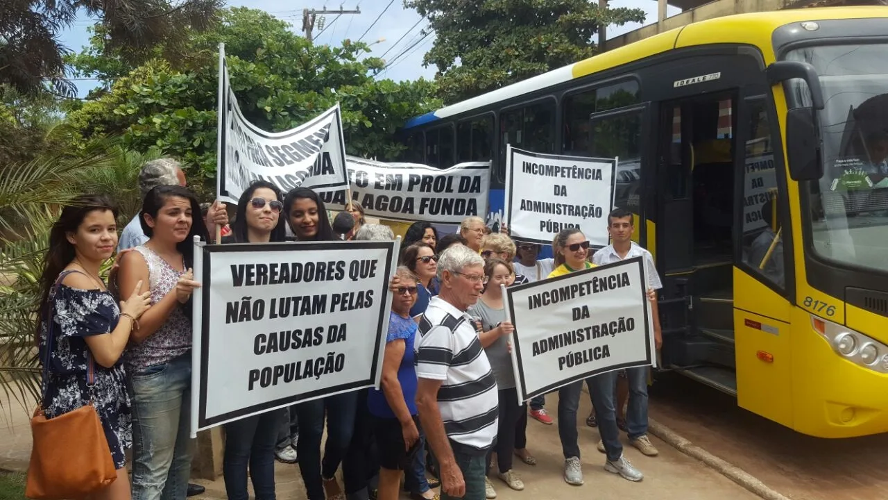 Moradores de Marataízes fazem ‘panelaço’ em frente ao Tribunal de Contas