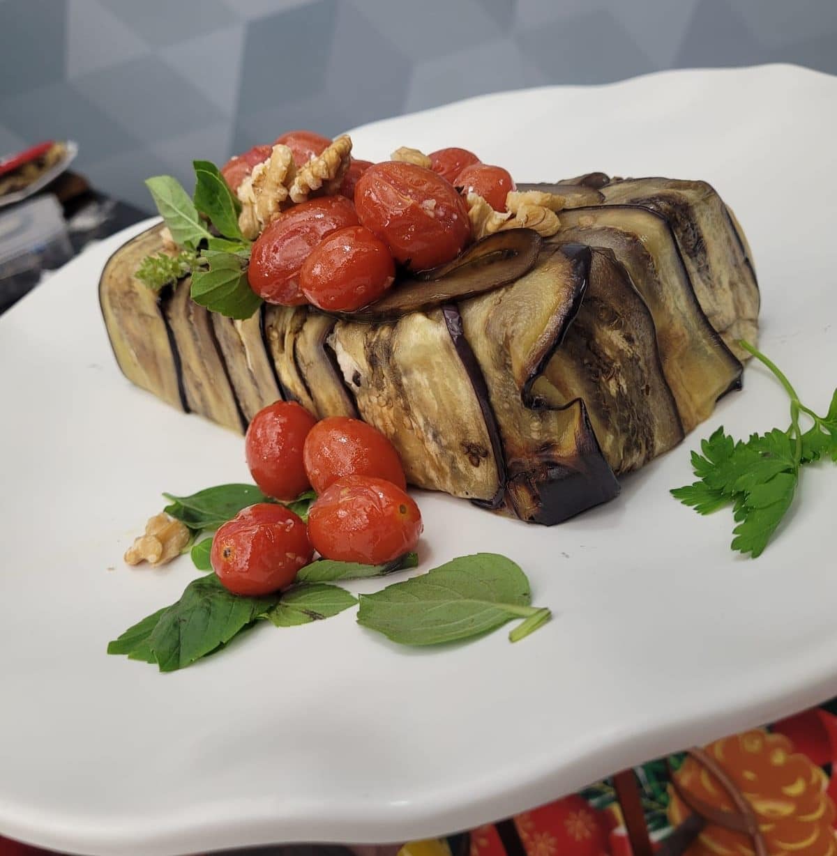 Saboroso terrine de berinjela com recheio de frango