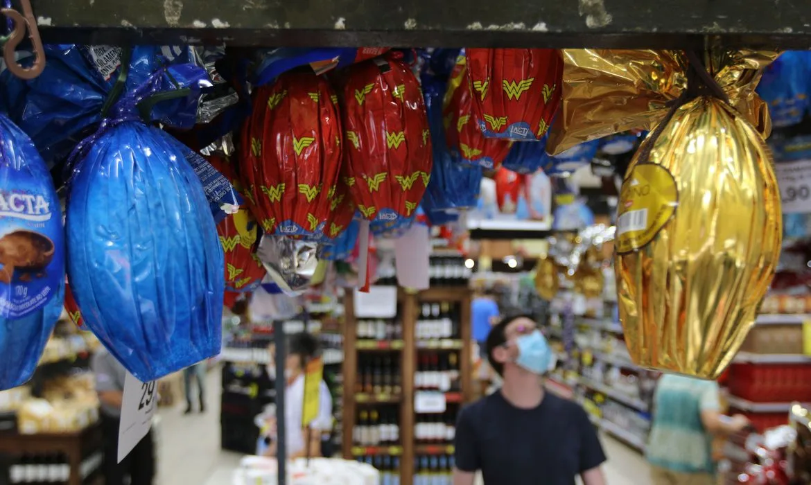 Comércio de ovos de páscoa na Semana Santa