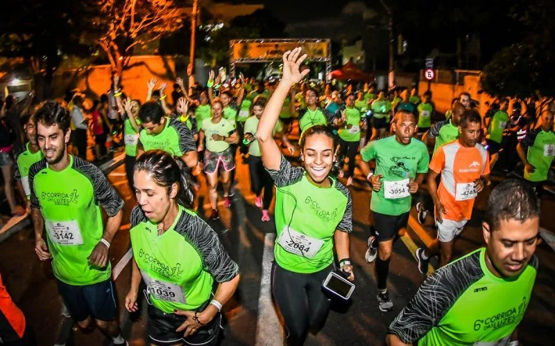 Corrida das Luzes: atletas vão atravessar a Terceira Ponte na noite deste sábado