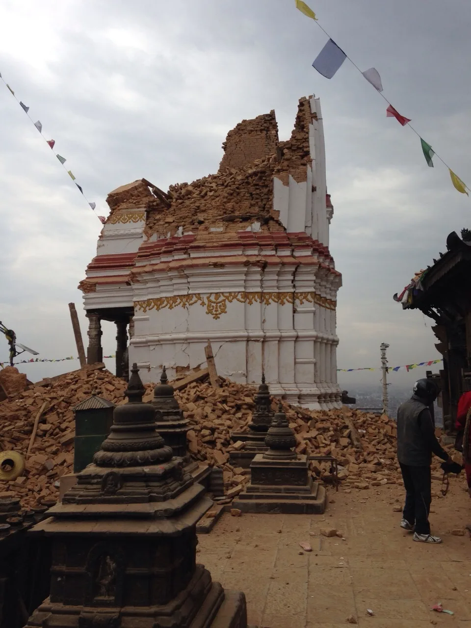 Número de mortos no terremoto no Nepal sobe para 5.489