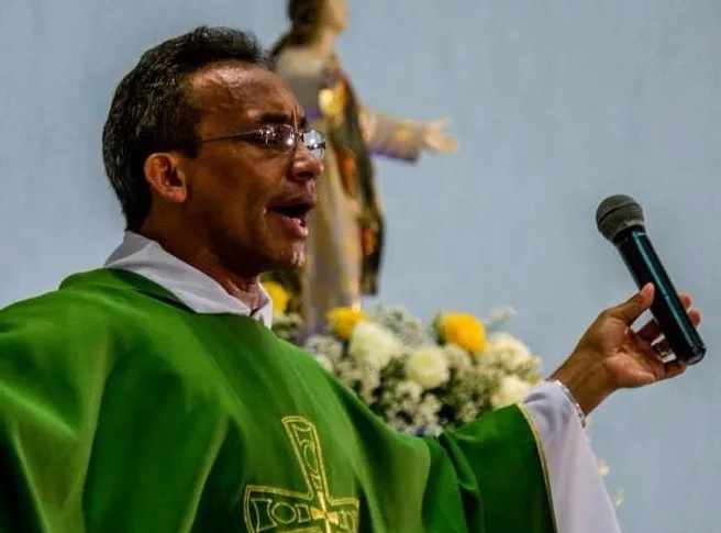 Padre exorcista de Brasília participa de retiro de cura e libertação durante feriado em Vitória