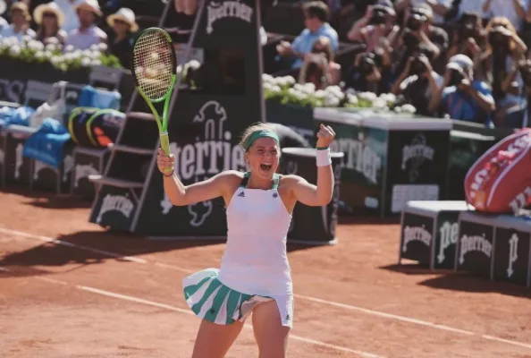 Ostapenko vence duelo de aniversariantes e vai à final em Roland Garros