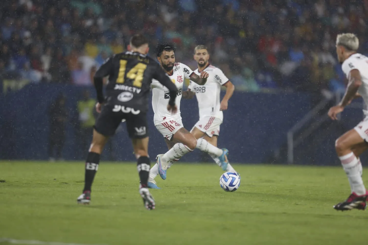 Atrás do 1º título no ano, Flamengo decide Recopa contra Del Valle no Maracanã