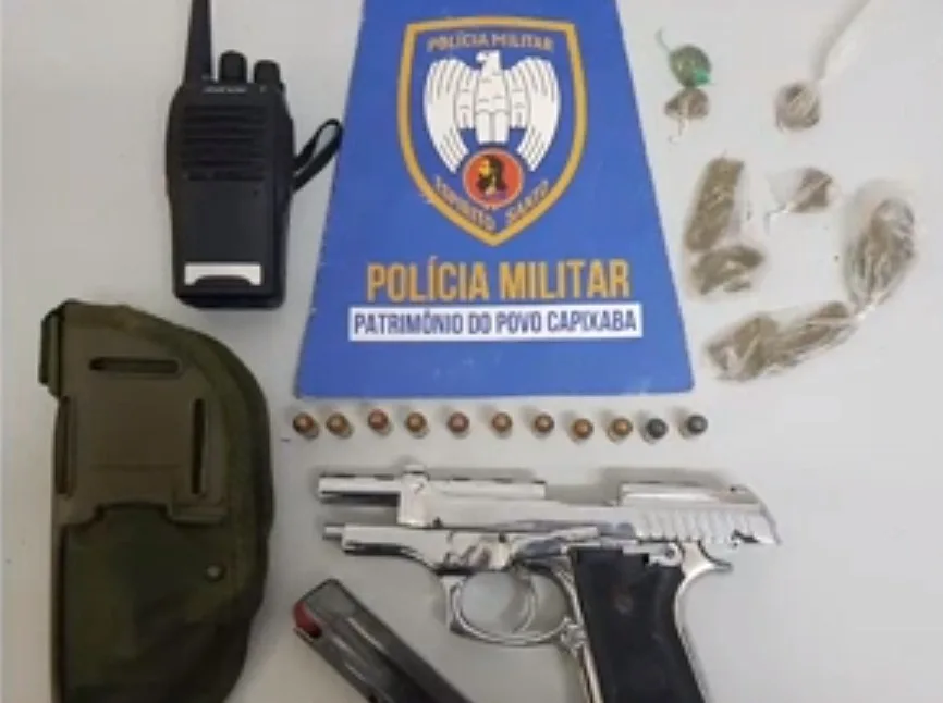 Homem é preso após ser flagrado ostentando arma na Serra