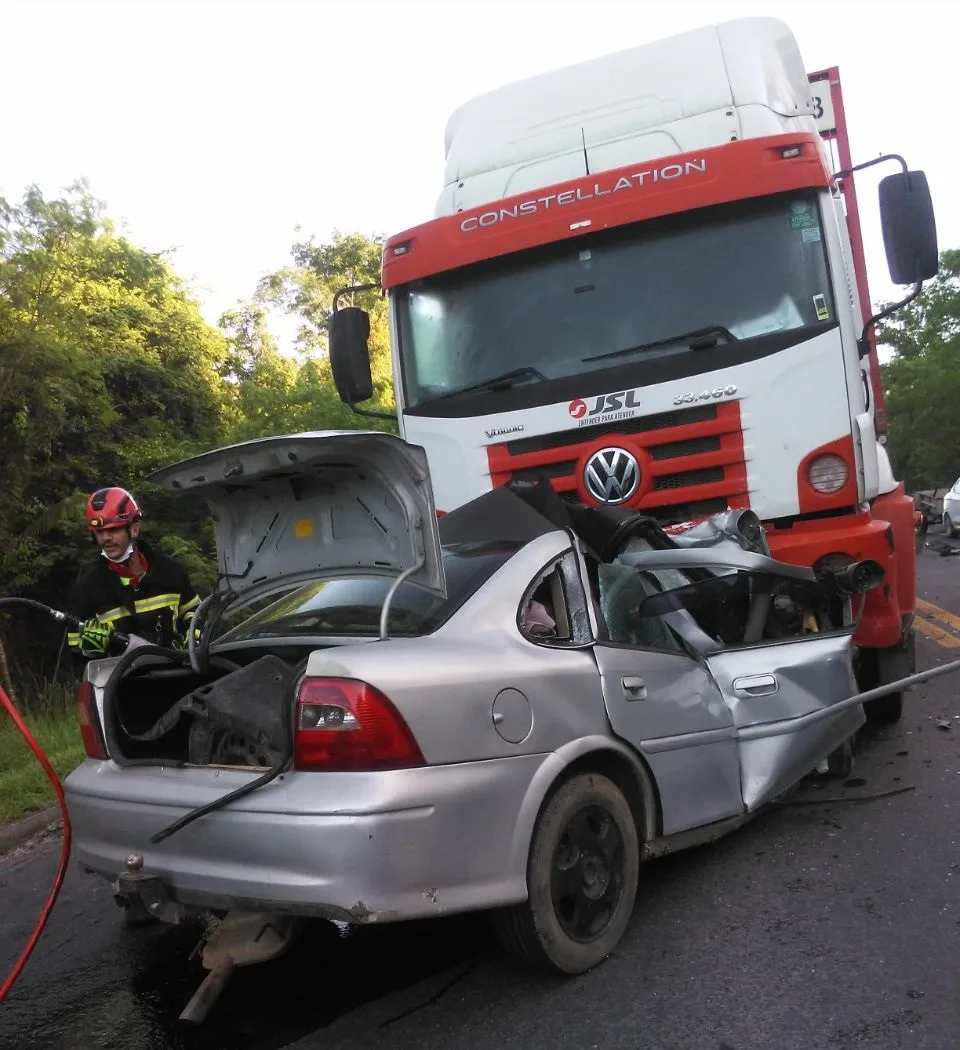 Vídeo mostra exato momento do acidente que matou seis pessoas em Sooretama, no Norte do ES