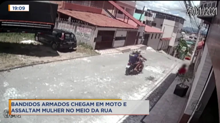 Costureira é assaltada na calçada de casa e reclama da insegurança em bairro de Vila Velha