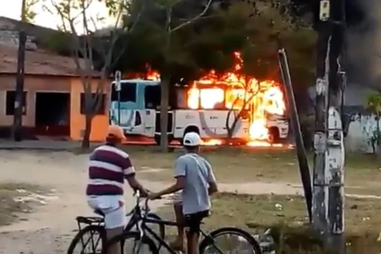 Com onda de 36 ataques nas ruas, Ceará prende 13 e transfere 257 detentos