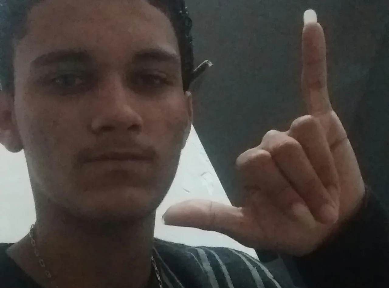 Adolescente é morto com cinco tiros na frente do pai em Vila Velha