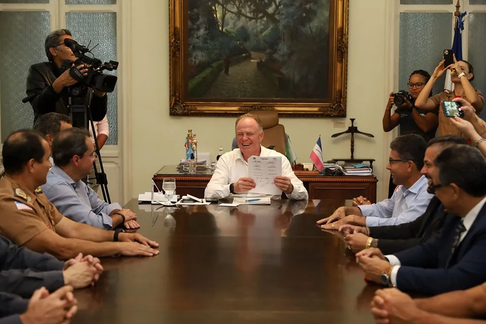 Casagrande anuncia R$ 25 milhões para unidades policiais no ES