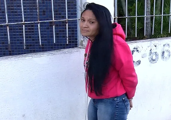 Mulher esconde droga no chinelo e tenta levar para marido no presídio de Viana