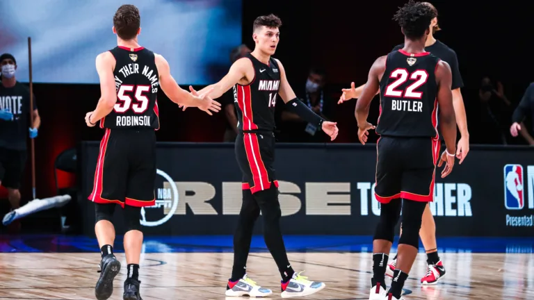 Salvo por cláusula, técnico do Heat ganhou títulos e derrubou rótulos na NBA