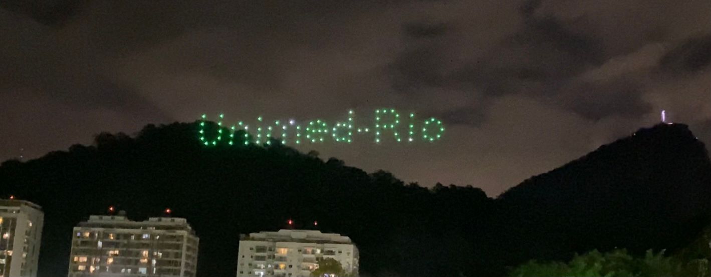 Show inédito de drones encanta cariocas no aniversário da Unimed-Rio