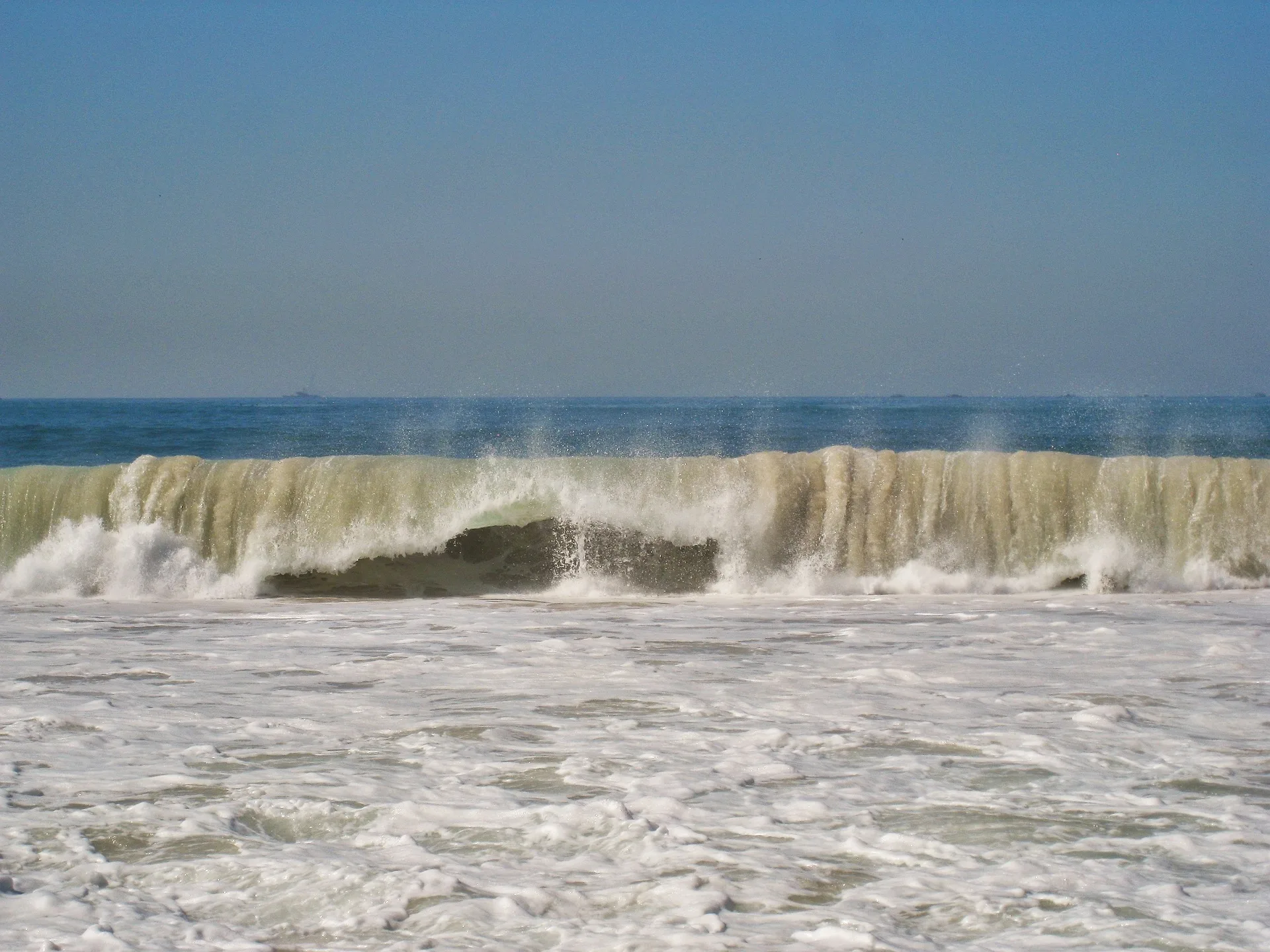 Marinha emite alerta de ondas de 5 metros e ventos de 75 km/h para o Espírito Santo