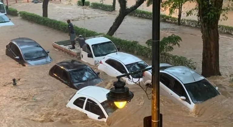 Temporal em Petrópolis, no Rio, deixa ao menos 78 mortos