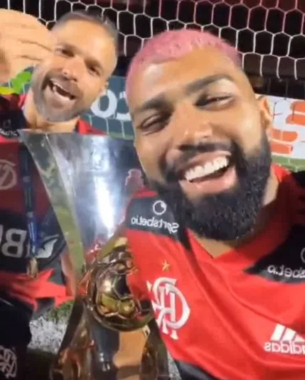 VÍDEO | Após título, Gabigol e Diego detonam jornalistas e rivais