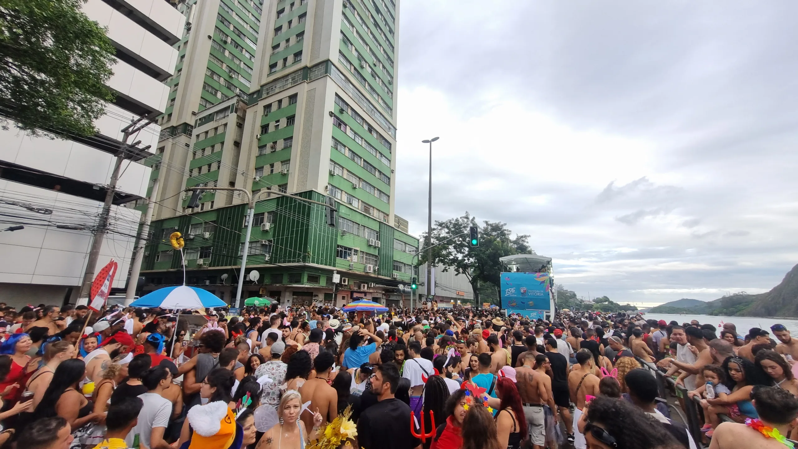 Com Circuito da Folia, 1º dia do carnaval no Centro de Vitória reúne 100 mil foliões