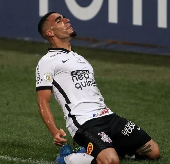 Volante Gabriel treina e deve reforçar o Corinthians na estreia do Paulistão em Bragança