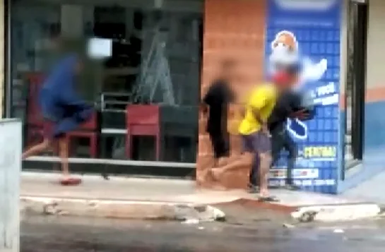 VÍDEO | Adolescentes assaltam loja de material de construção em Vila Velha